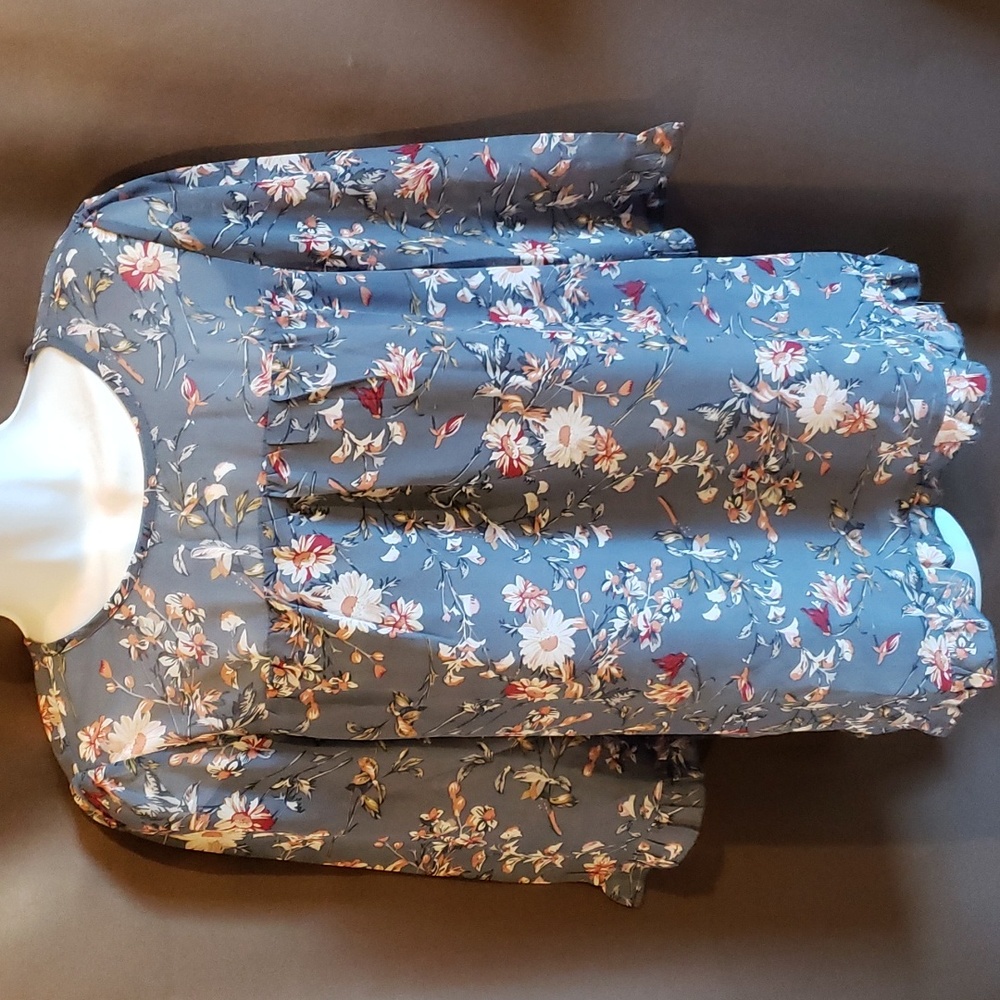 Ruffle 3/4 Sleeve Blue-Gray Floral Chiffon Top, Size S - New